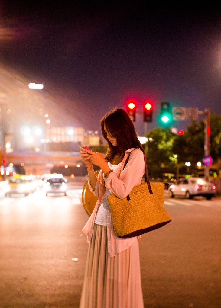 形容晚上灯火璀璨的诗句，夜景灯光唯美句子