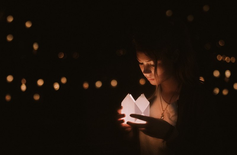 苏轼在赤壁赋里,借客人之口感叹人生短暂的两句 赤壁赋中感叹人生短暂的句子