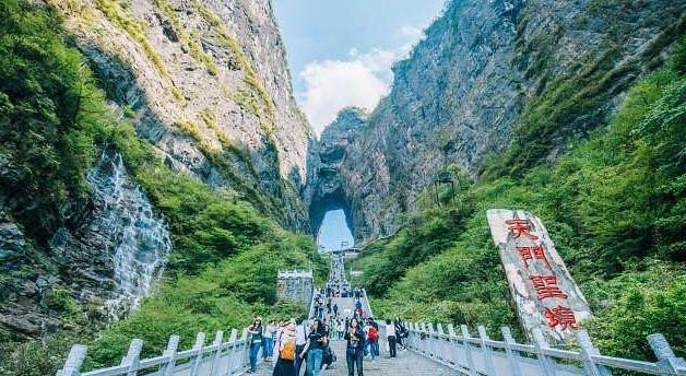 中国最出名的十大景区是哪十大_中国国内最美的10个旅游景点是