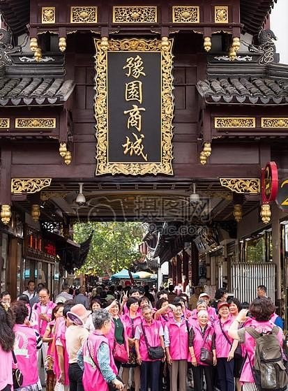 一个旅行团队必须有领队全陪地陪吗？领队与全陪有什么区别，陪伴旅游