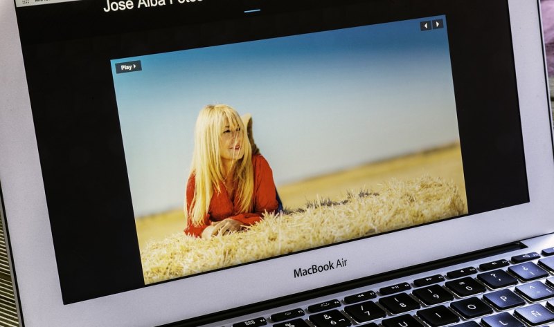 macbook开机一秒花屏_苹果笔记本蓝屏显示花屏