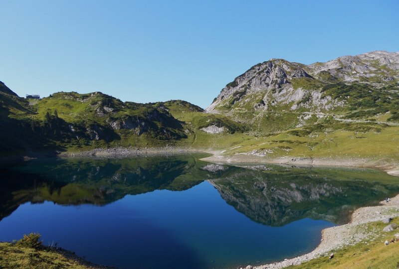 8月份适合去的自然旅游景点_8月份自驾适合去哪旅游又便宜