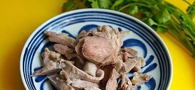 羊肉酸菜砂锅做法_酸菜炖虾正宗做法