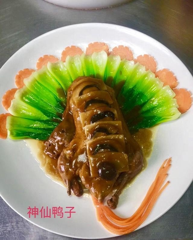 成都年夜饭菜谱家庭版，美食推荐成都特色菜名有哪些菜系呢