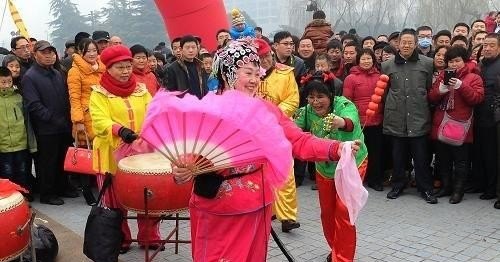 在济南老人过生日,是提前好还是拖后好，山东济南生日习俗