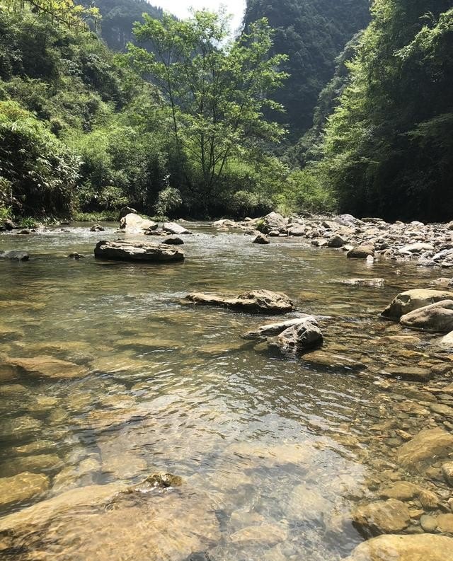 为什么我的电脑机箱启动键一闪一闪的开不了机啊 电脑热启动键