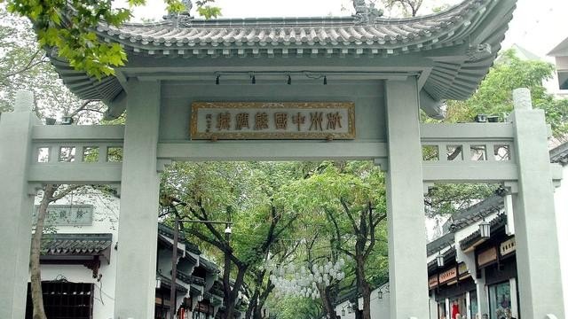 过几天要去杭州旅游，杭州有什么值得买的特产纪念品_旅游买些什么