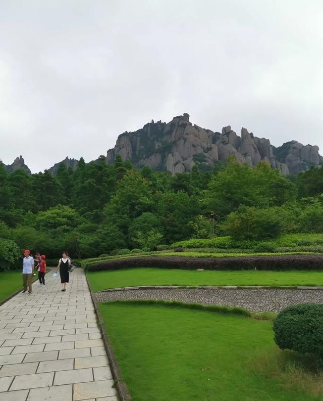 出去旅游应该准备什么洗漱用品，换洗衣物，常备药品都有哪些，旅游用品有哪些