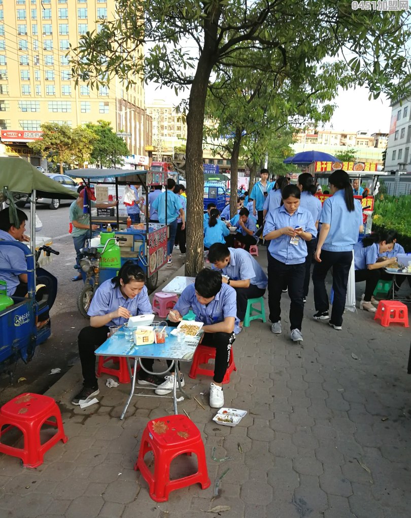 开什么样的饭馆，能够让餐厅24小时都营业，每个小时都有客人