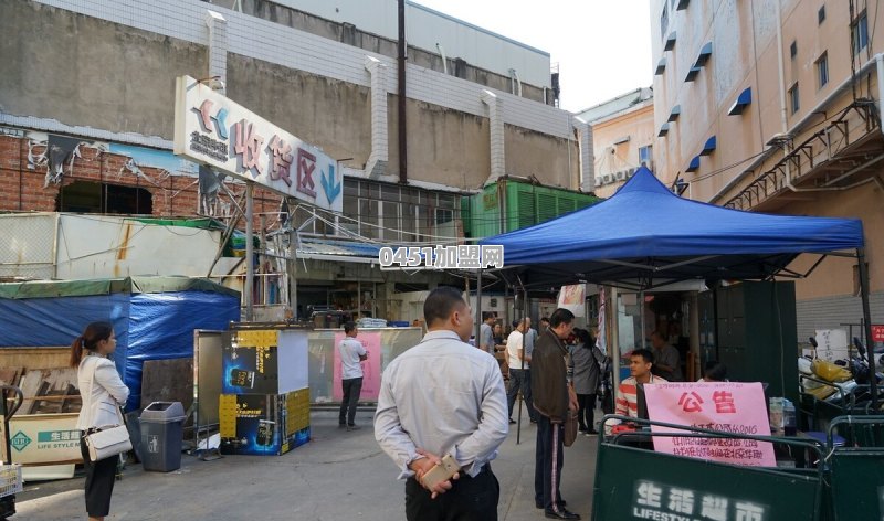 今年实体难赚钱，好多实体店都转让招租，明年实体店会怎么样