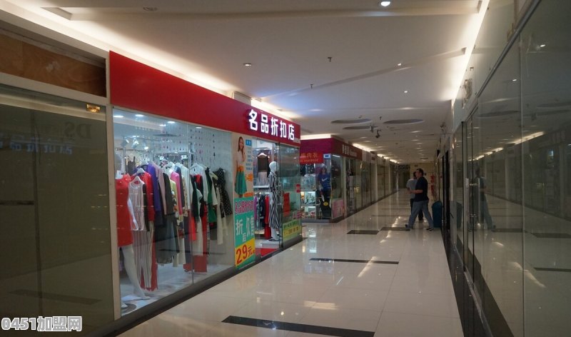 今年实体难赚钱，好多实体店都转让招租，明年实体店会怎么样