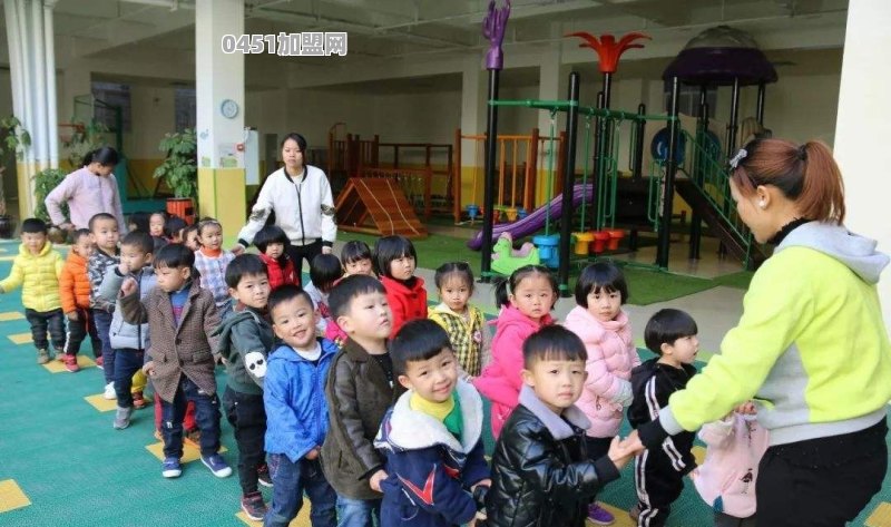 不想让孩子上幼儿园，有什么兴趣班或早教代替幼儿园的吗