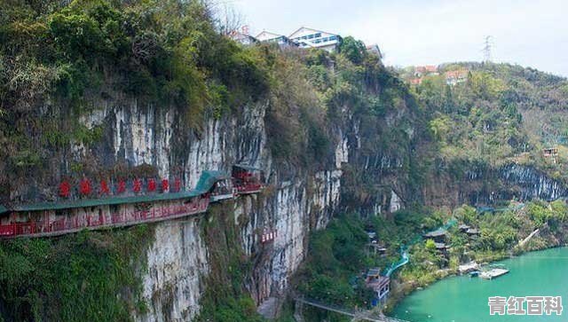 到宜昌旅游，有哪些本地特色菜和菜馆推荐